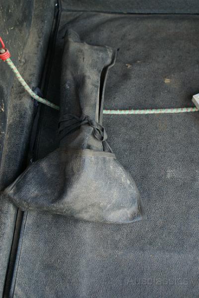 XJ6 Jaguar SIII Jack & Bag.JPG